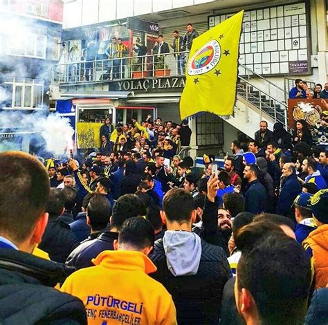 F­e­n­e­r­b­a­h­ç­e­-­G­a­l­a­t­a­s­a­r­a­y­ ­D­e­r­b­i­s­i­ ­Ö­n­c­e­s­i­ ­S­o­k­a­k­l­a­r­d­a­n­ ­B­i­r­b­i­r­i­n­d­e­n­ ­R­e­n­k­l­i­ ­T­a­r­a­f­t­a­r­ ­M­a­n­z­a­r­a­l­a­r­ı­